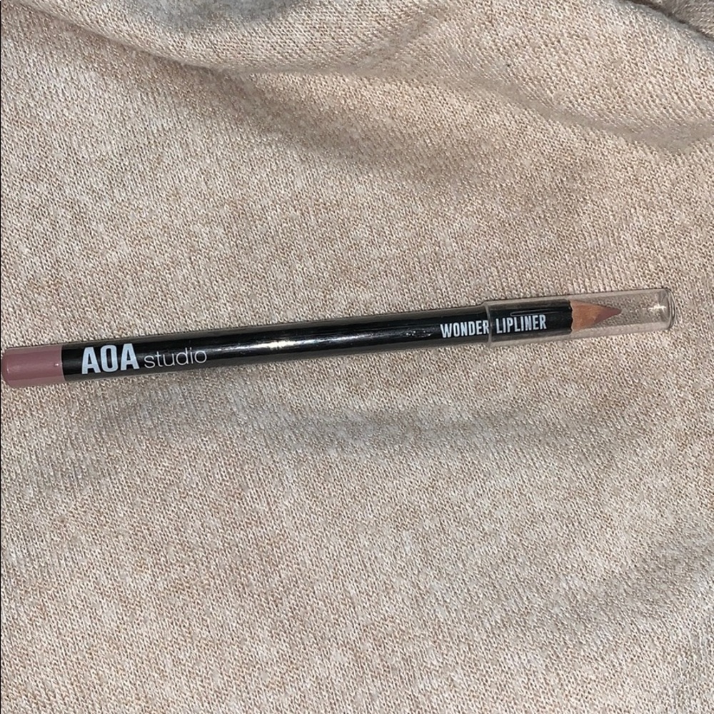 AOA Studio Wonder Lip Liner